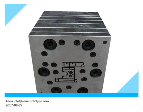 China Plastic injection pallet mould/die making & design in Huangyan